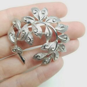 Vintage Crown Trifari Silver Tone Leaf Feather Shape Brooch Lapel Pin, Signed